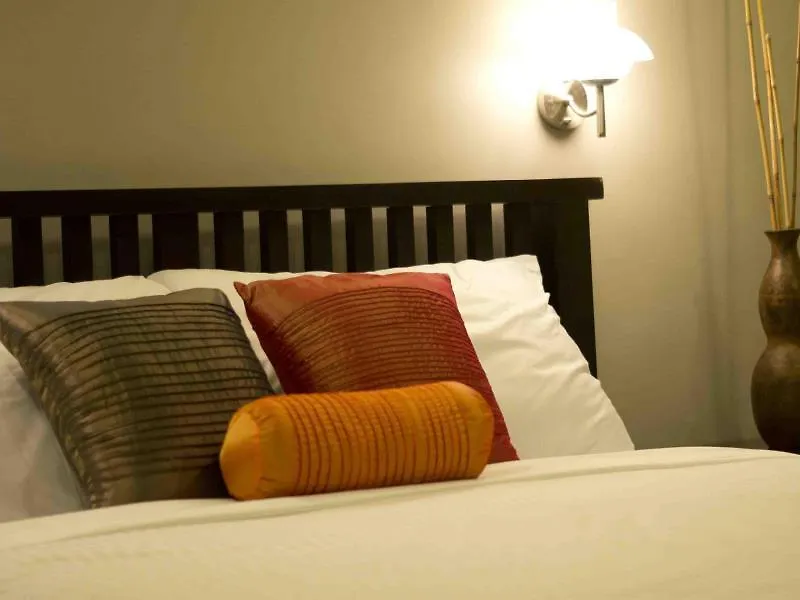 Oyo 103 Artina Suites Hotel Makati City