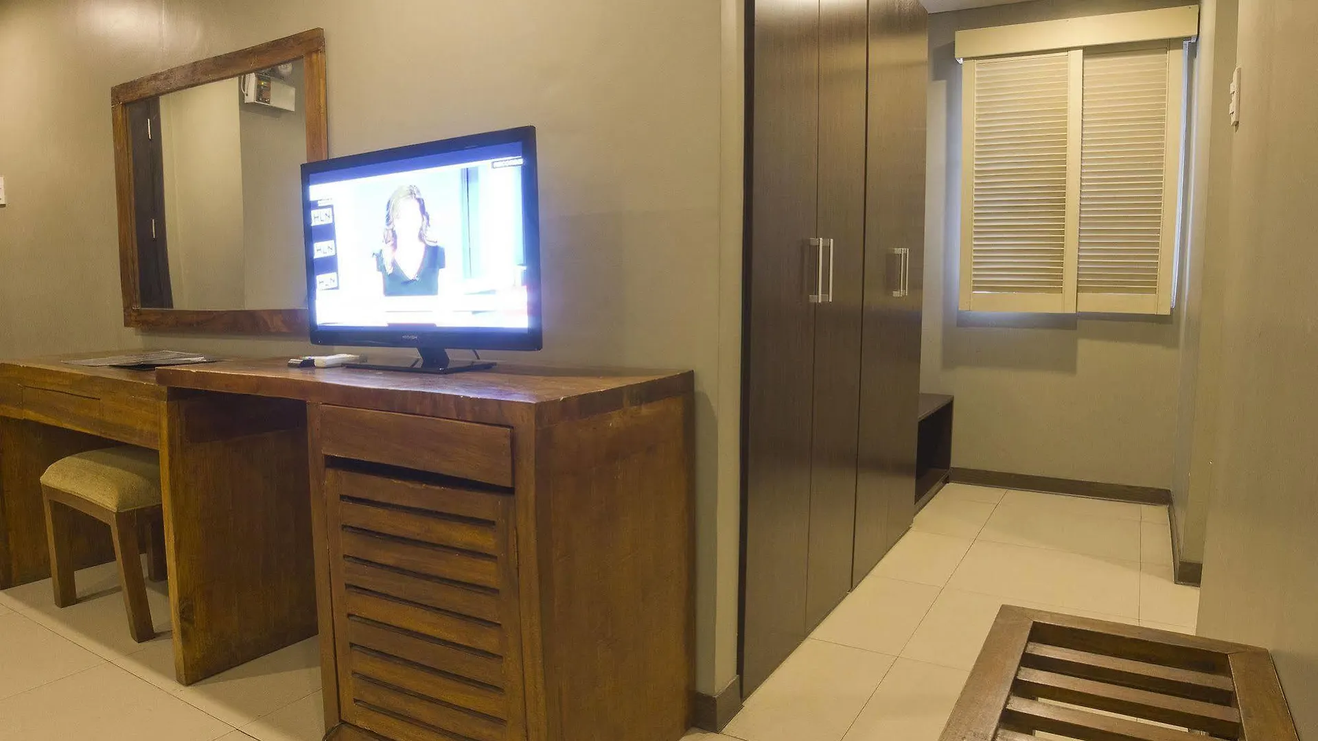 Oyo 103 Artina Suites Hotel Makati City