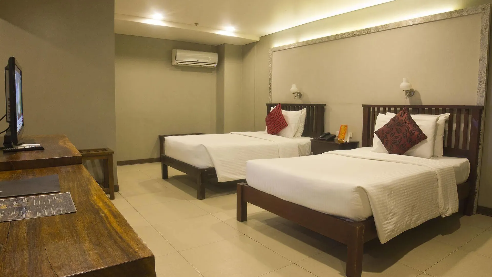 Oyo 103 Artina Suites Hotel Makati City