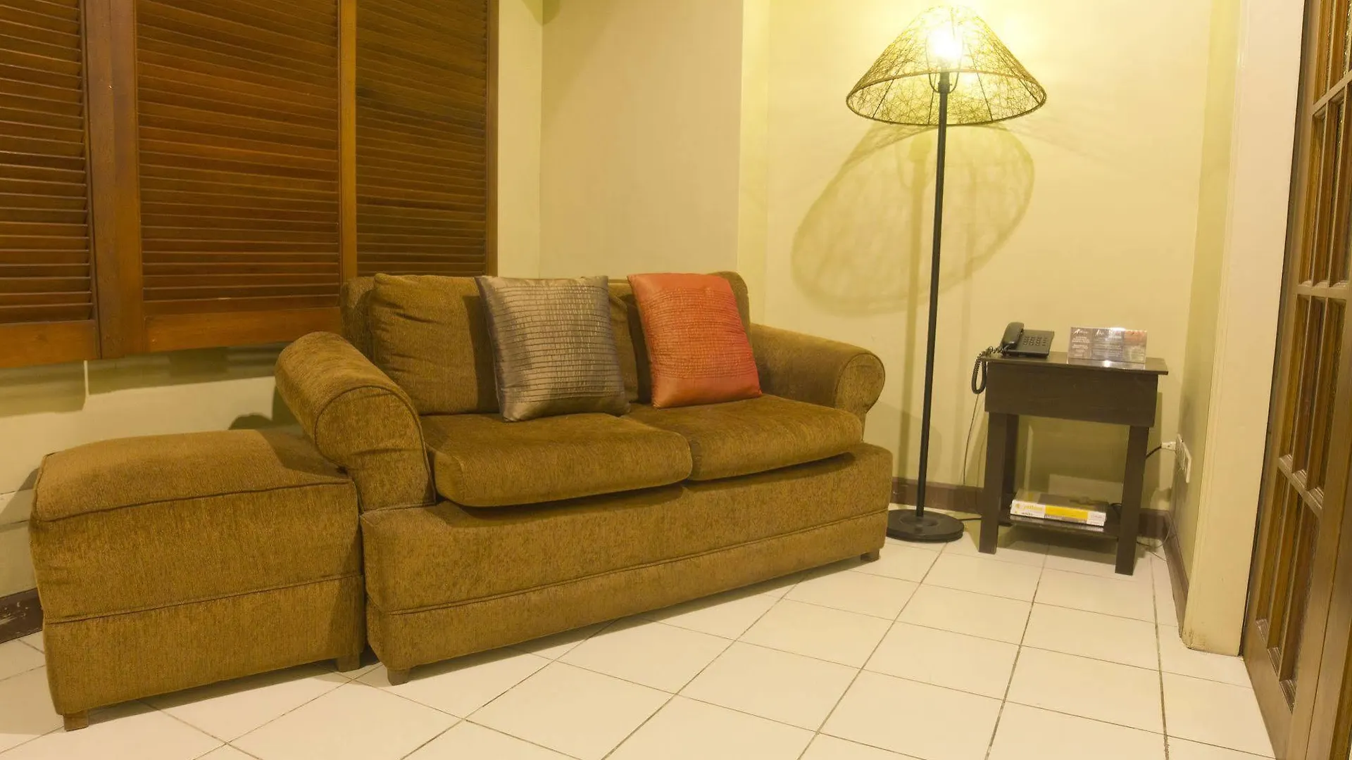 Oyo 103 Artina Suites Hotel Makati City 2*,