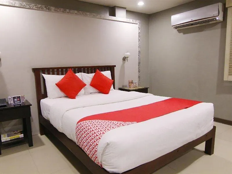 Oyo 103 Artina Suites Hotel Makati City 2*,