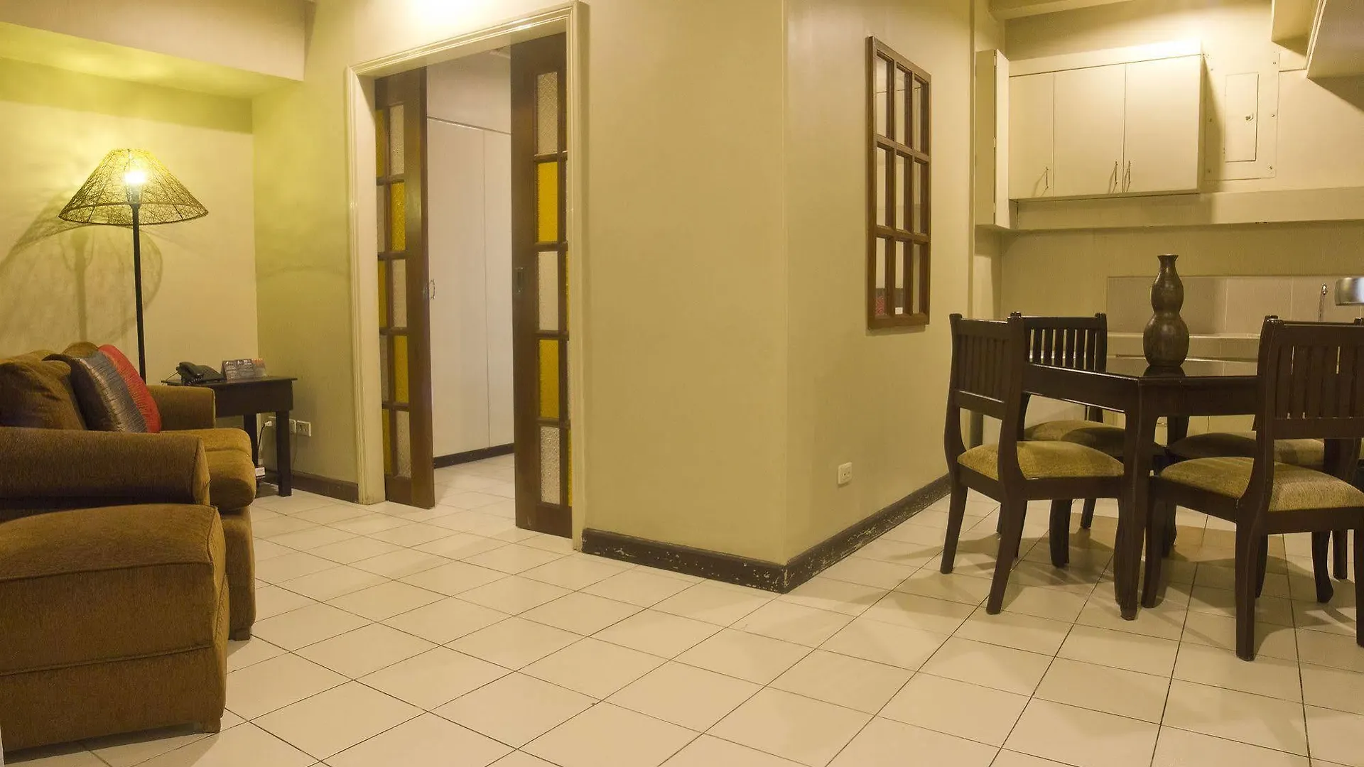 Oyo 103 Artina Suites Hotel Makati City