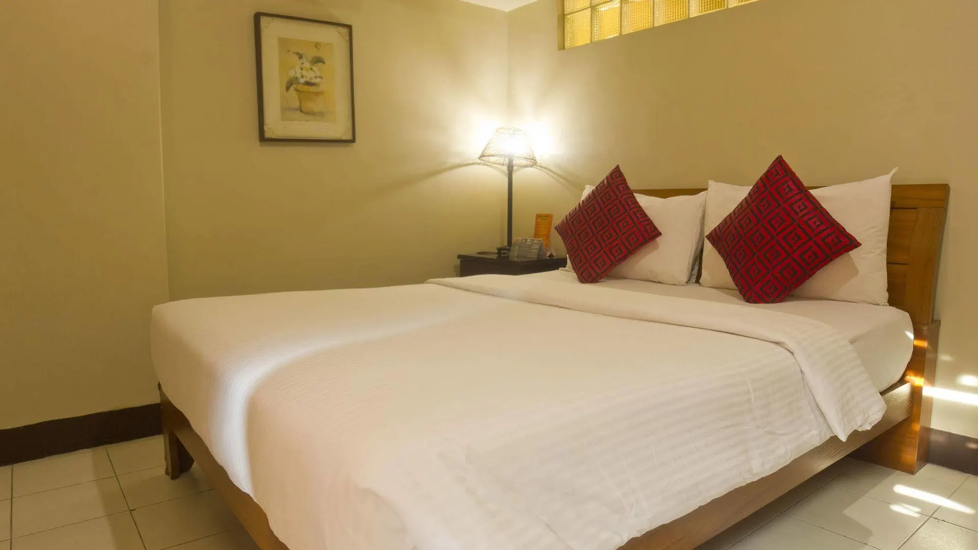 Oyo 103 Artina Suites Hotel Makati City
